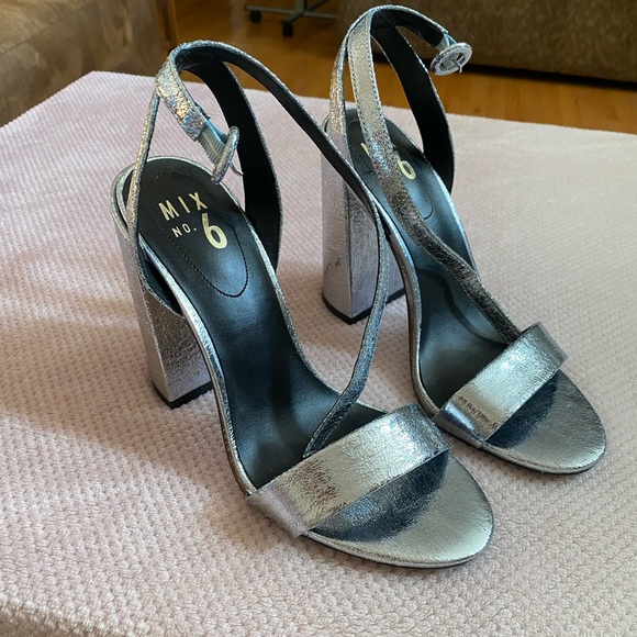 Silver sparkly heels - Picture 1 of 6
